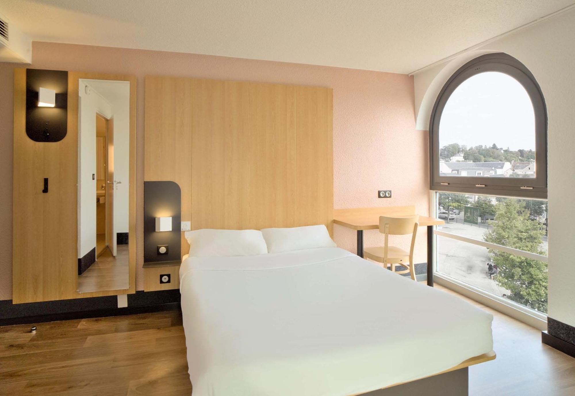 B&B Hotel Dreux Centre Экстерьер фото